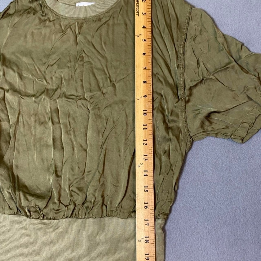 Michael Stars Satin Olive Green Short Sleeve Blouse Women's small low crop - Picture 2 of 8